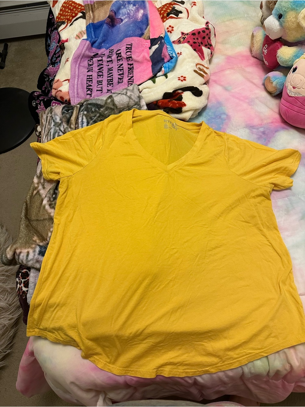 terra and sky Women's Yellow V-Neck Short Sleeve Tee
